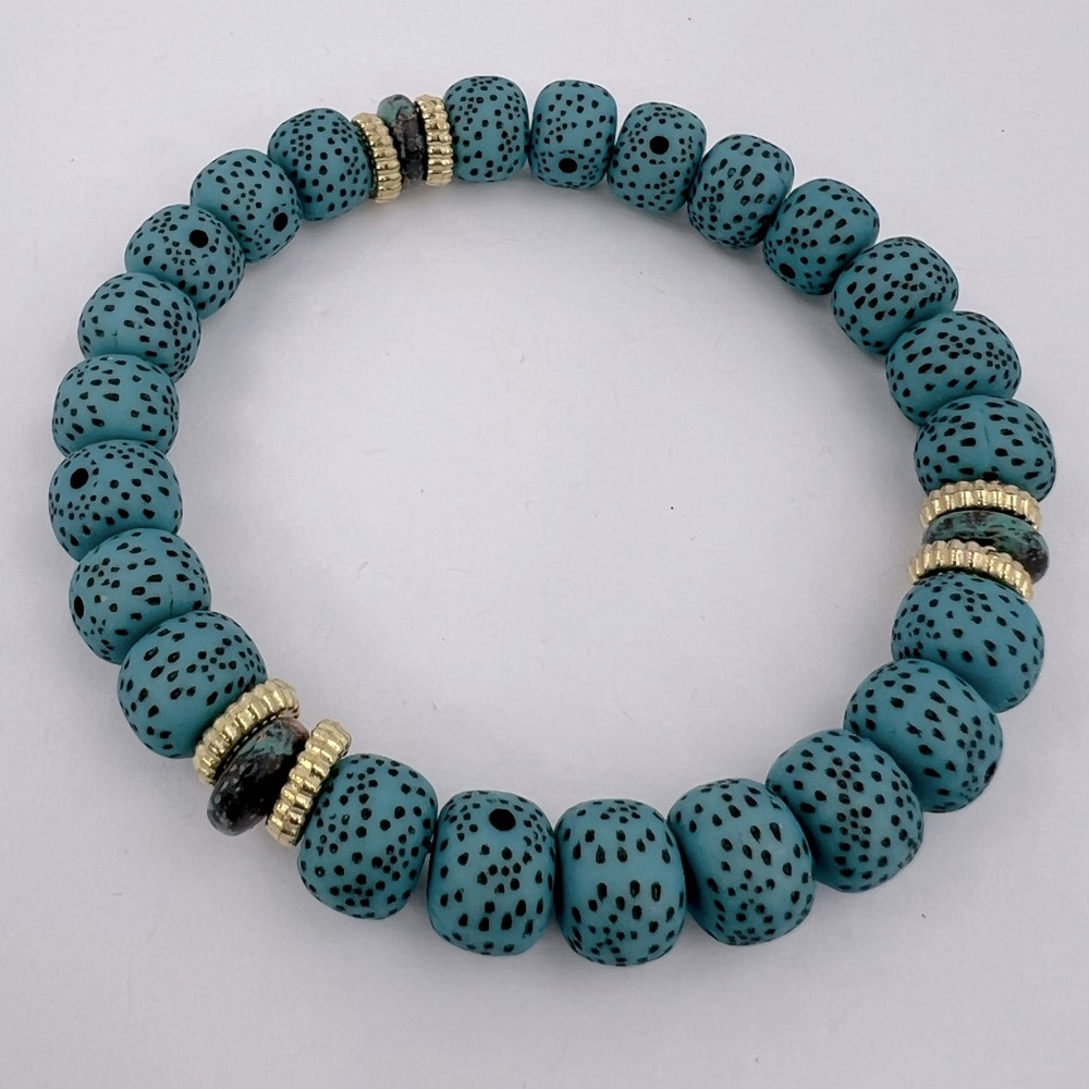 JEAN CLAUDE JEWELRY, FOUR BRACELETS, COLD, WHITE,TURQUOISE,BLUE/GREEN,ADJUSTABLE - Picture 8 of 10